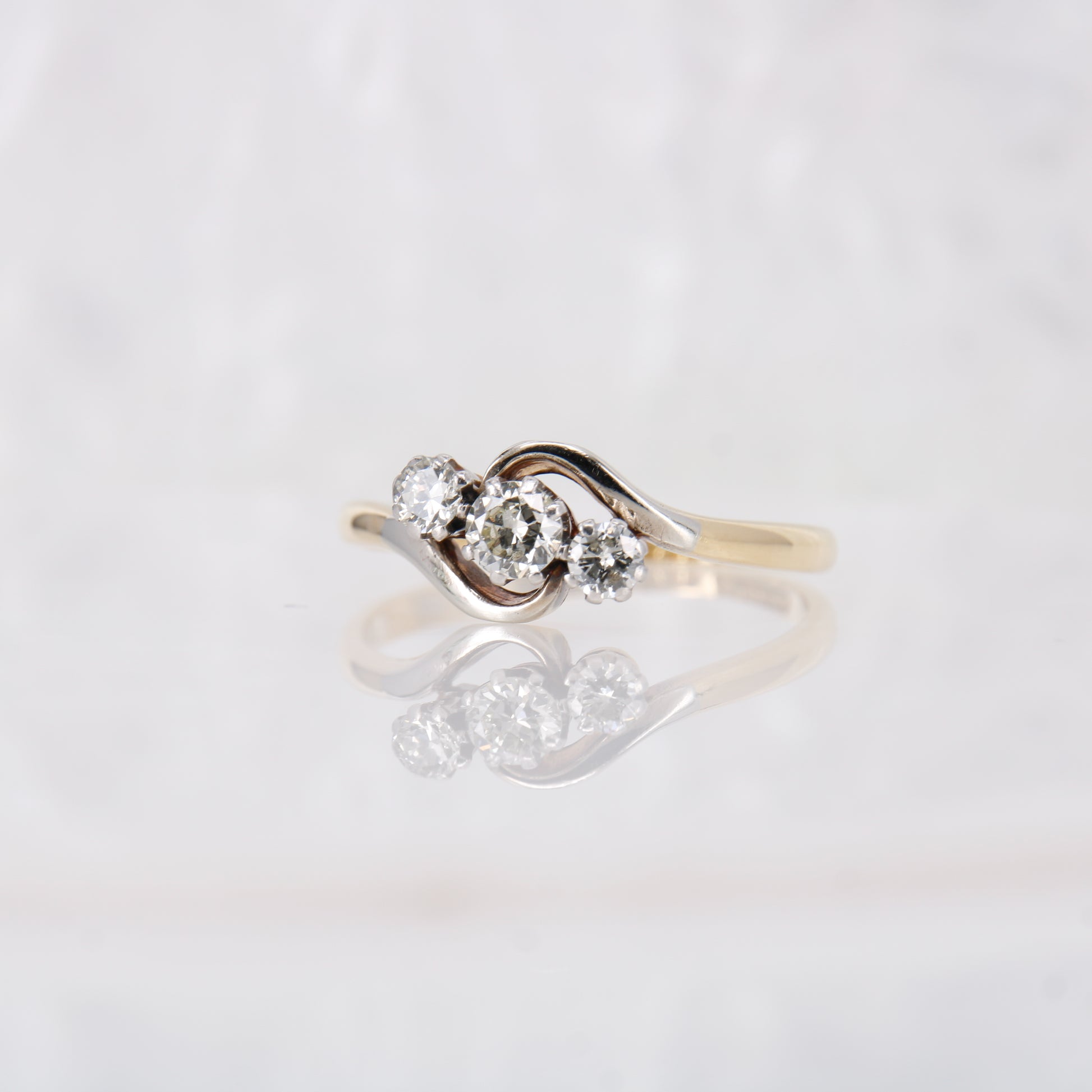 Vintage Circa 1930's Diamond Trilogy Ring set in 18ct Yellow Gold and Platinum. Secondhand Diamond Trilogy Ring.