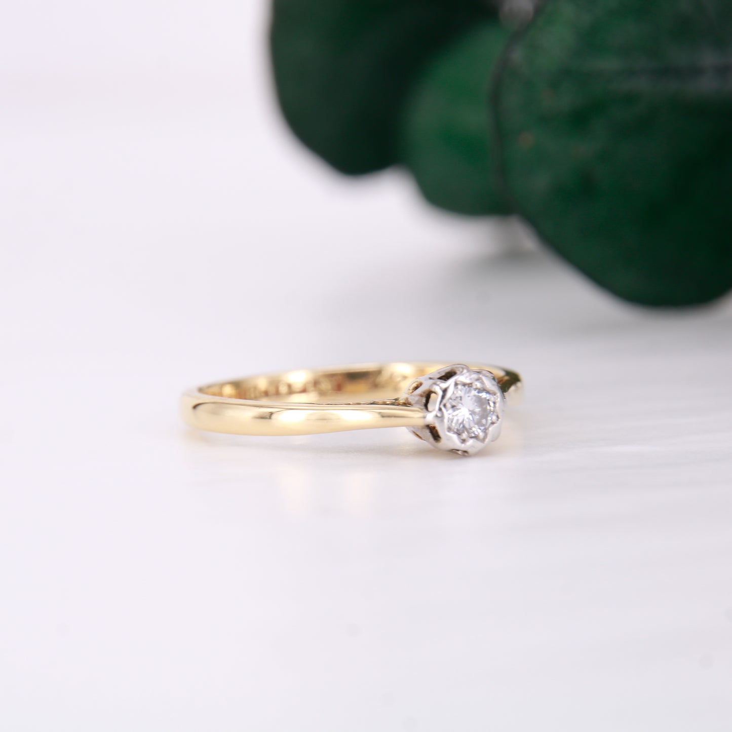 Vintage preowned 18ct Gold & Platinum Diamond Ring, Vintage Solitaire Engagement Ring. Round Brilliant cut diamond ring yellow gold