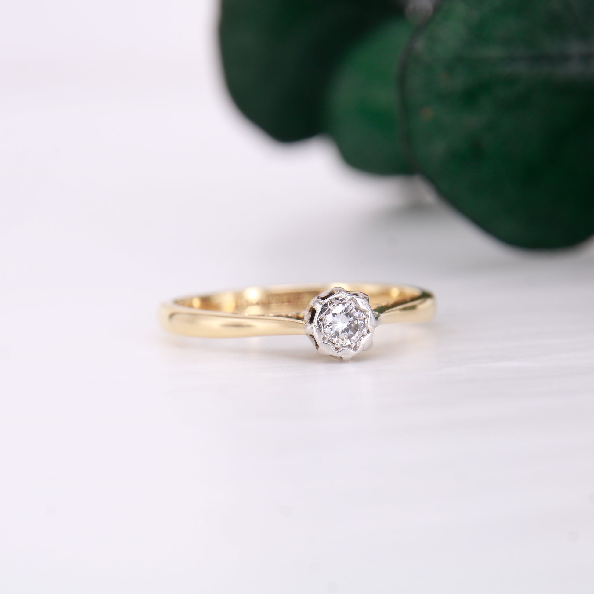 Vintage preowned 18ct Gold & Platinum Diamond Ring, Vintage Solitaire Engagement Ring. Round Brilliant cut diamond ring yellow gold