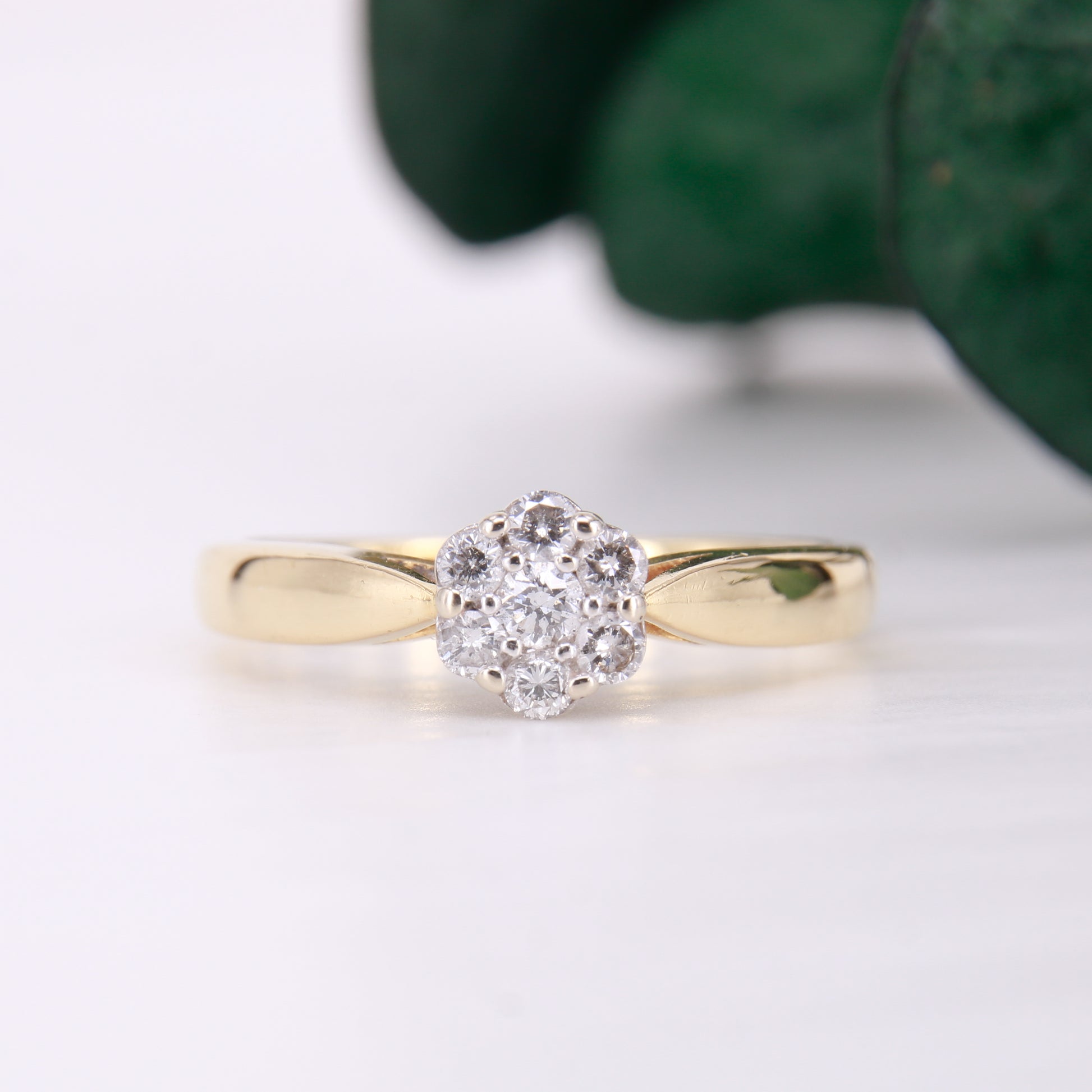 Vintage Secondhand Daisy Diamond Ring. Preowned diamond flower ring in 18ct yellow gold.