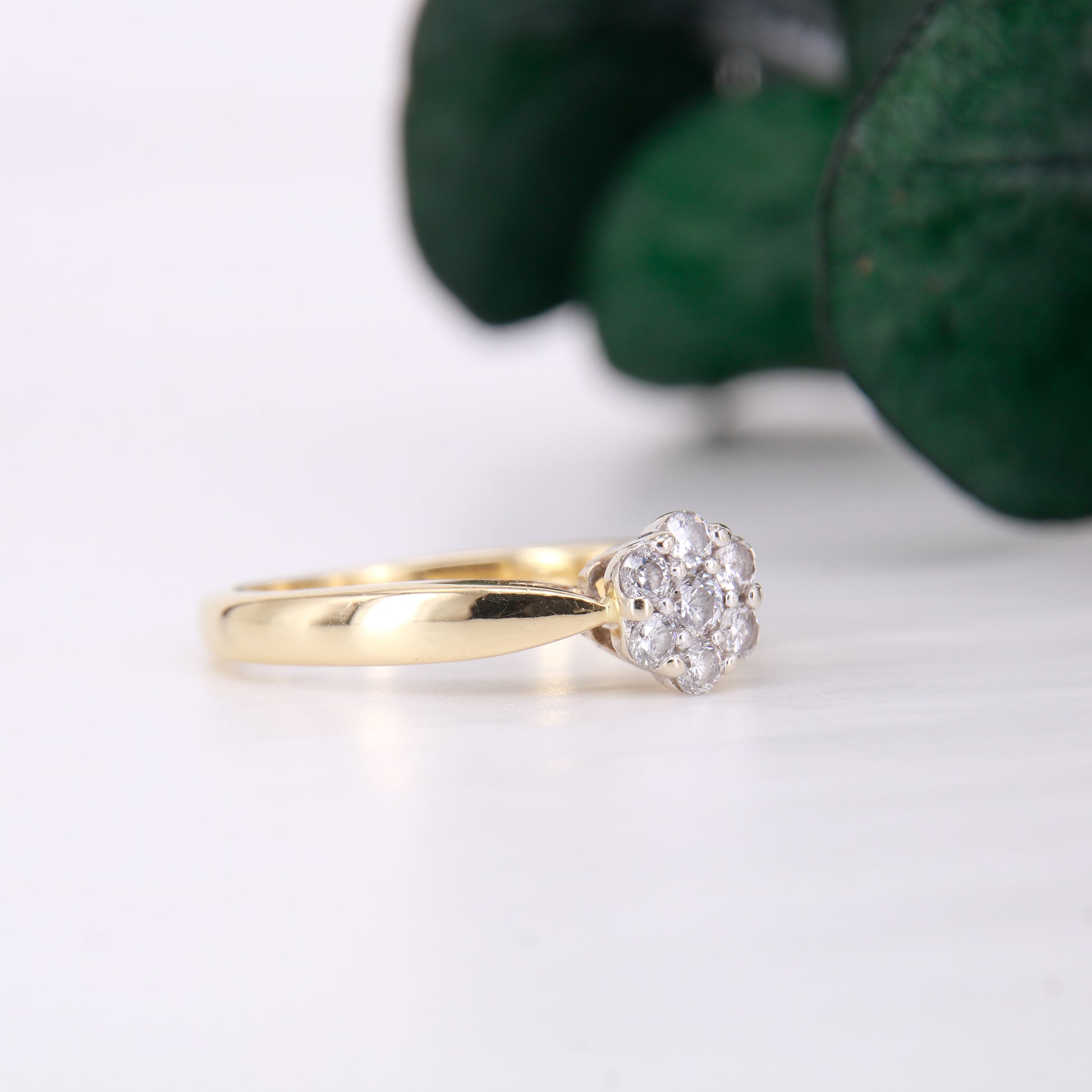 Vintage Secondhand Daisy Diamond Ring. Preowned diamond flower ring in 18ct yellow gold.