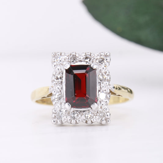 Garnet and Diamond Ring 18ct Gold